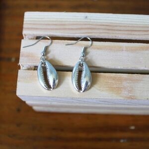 Silver shell Earings